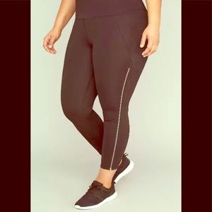 Livi Active Wicking Zip Inset Active 7/8 Legging